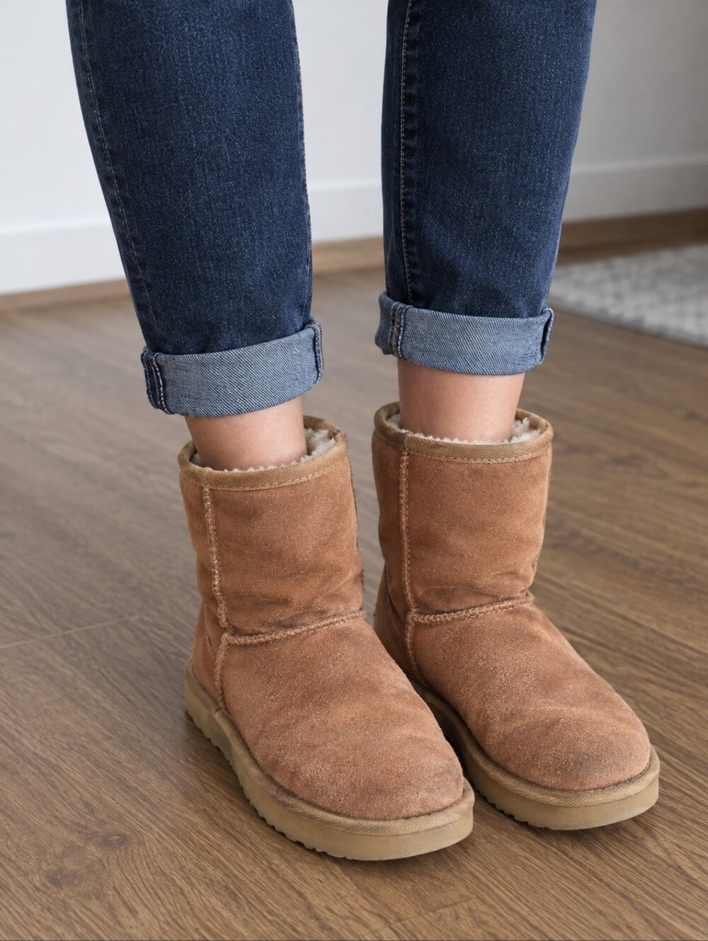 UGG Classic Short Chestnut Brown Suede Boots - Size 7